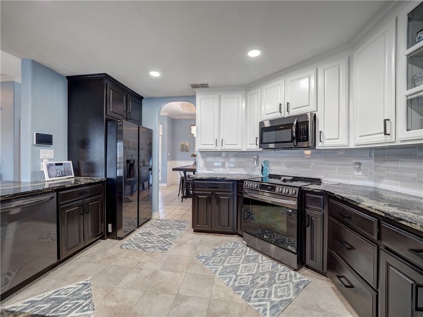 COME HOME TO THAT ISLAND VIBE!!!! This stunning, thoughtfully - photo 12