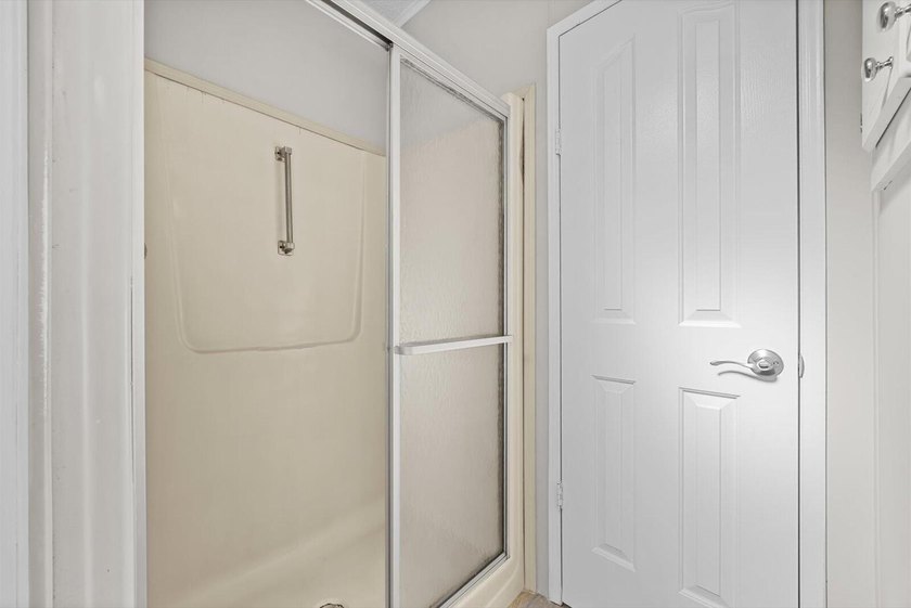 Spacious 2 bedroom, 2 bath home on a corner lot in the desirable - photo 19