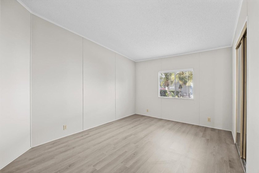 Spacious 2 bedroom, 2 bath home on a corner lot in the desirable - photo 20