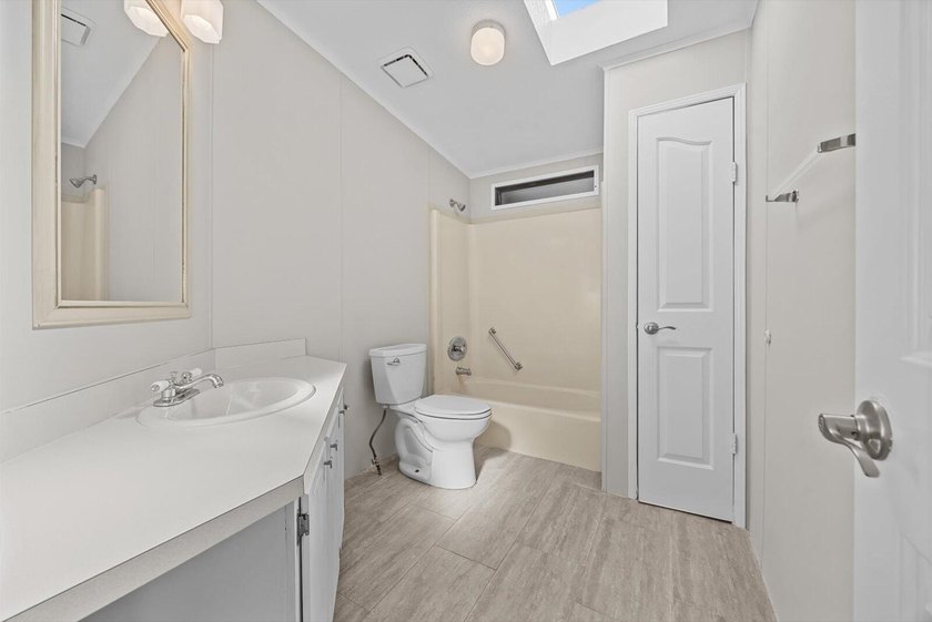 Spacious 2 bedroom, 2 bath home on a corner lot in the desirable - photo 22