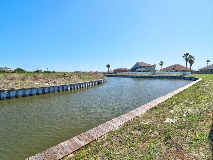 COME HOME TO THAT ISLAND VIBE!!!! This stunning, thoughtfully - photo 30