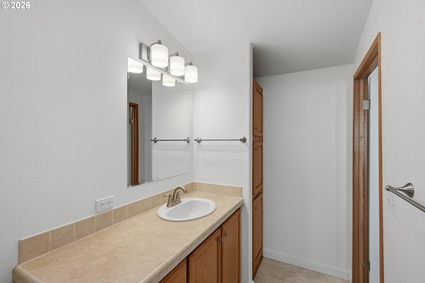 Beautifully updated home in a desirable all-age park! This - photo 9