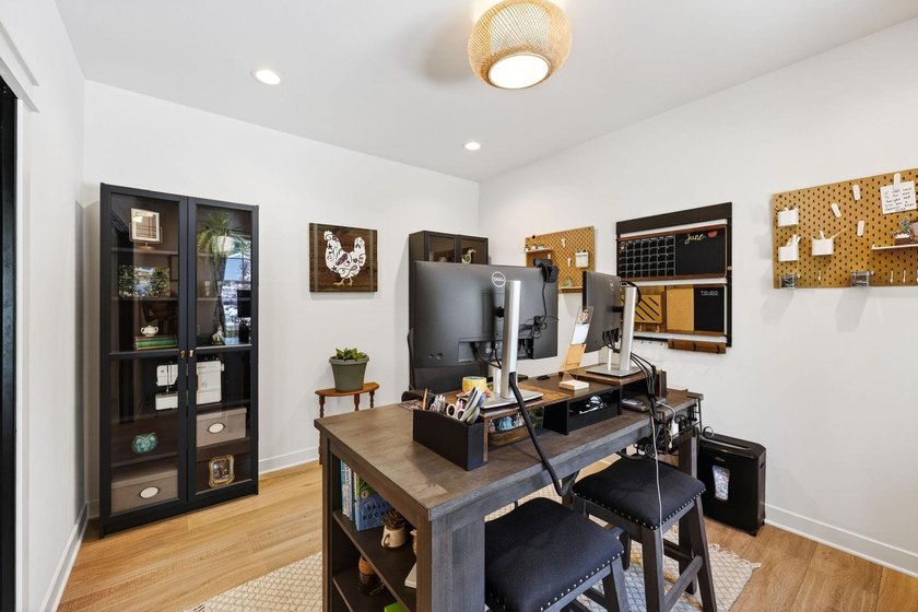 A Truly exceptional, fully reimagined home where modern luxury - photo 5