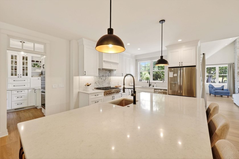 A Truly exceptional, fully reimagined home where modern luxury - photo 10
