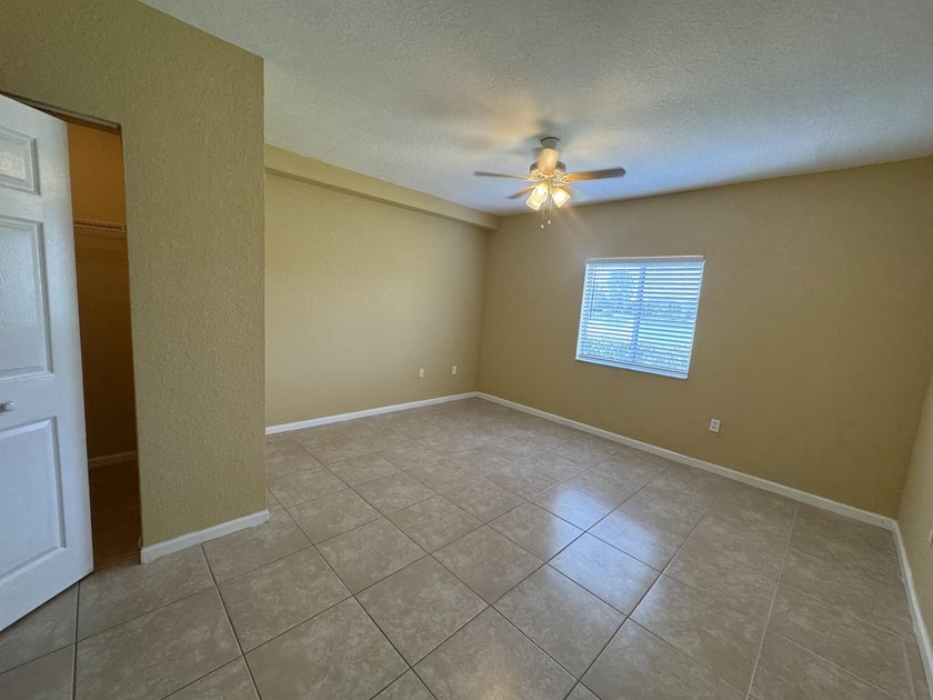 NEWLY RENOVATED KITCHEN. UPDATED BATHROOMS. NEW WINDOW - photo 7