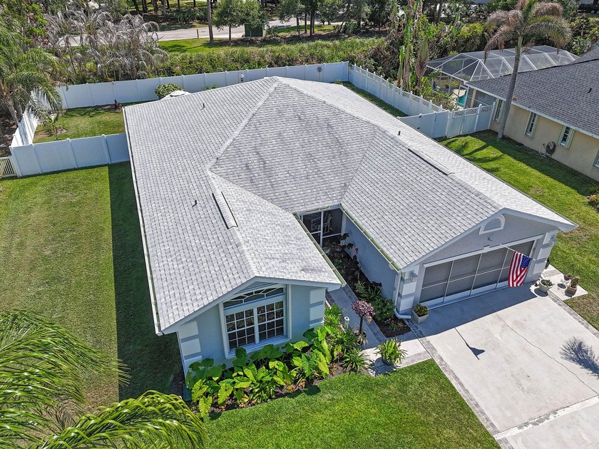 REDUCED! Spotless 3/2/2 POOL home in desirable Oleander Pines - photo 2