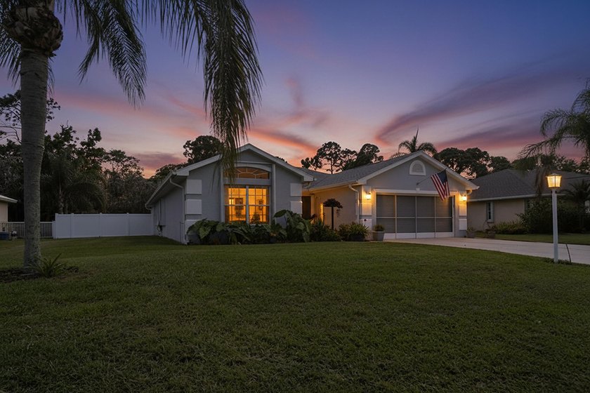 REDUCED! Spotless 3/2/2 POOL home in desirable Oleander Pines - photo 8