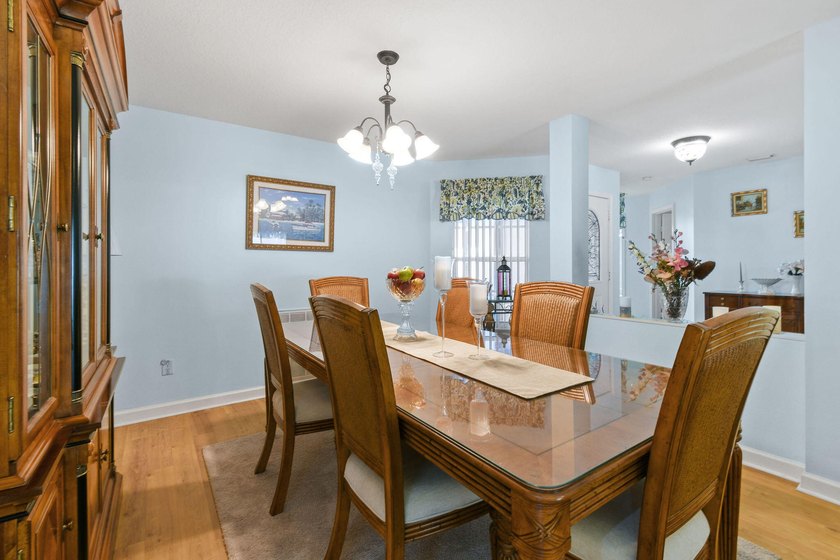 REDUCED! Spotless 3/2/2 POOL home in desirable Oleander Pines - photo 10