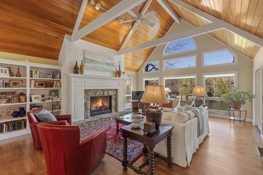 Situated directly on Lake Soquilla in Burlingame, this - photo 11