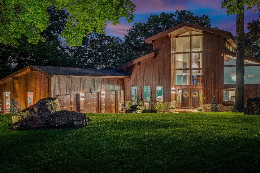 6,200+ sq. ft. executive estate La Crescent MN - photo 2