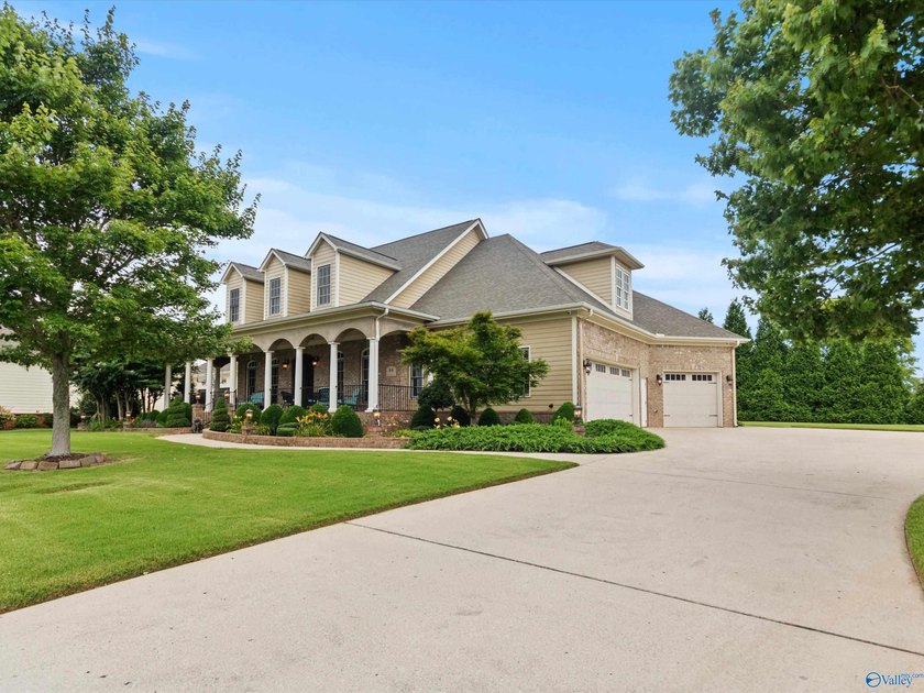 Experience refined luxury in one of Huntsville's most desirable - photo 2