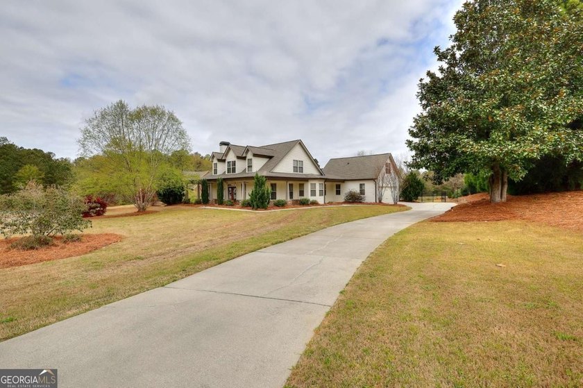 BACK ON THE MARKET AT NO FAULT TO SELLER! Welcome to this - photo 3