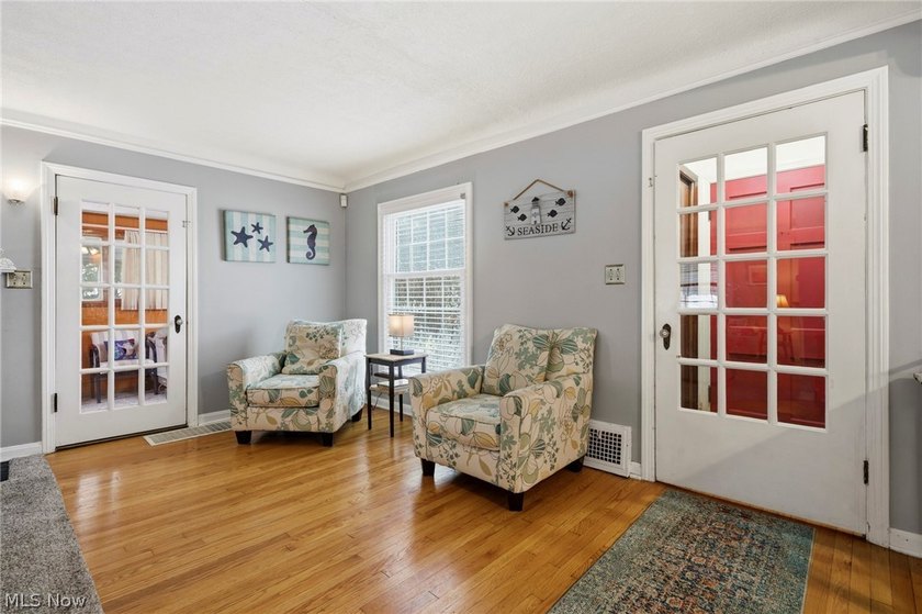 Welcome to this charming Cape Cod with Lake Erie access - photo 2
