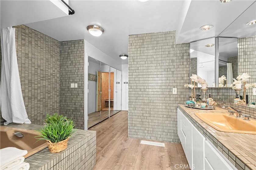 601 Lido Park Drive Building is the ultimate in elegance. This - photo 13