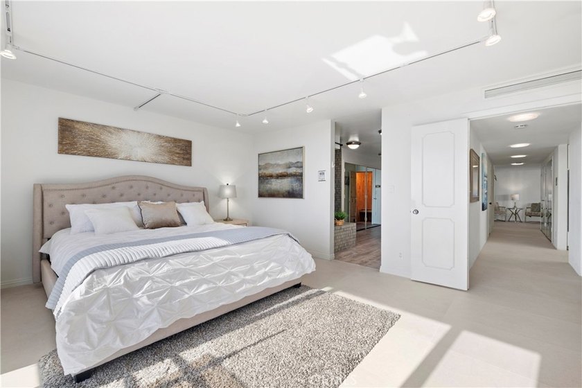 601 Lido Park Drive Building is the ultimate in elegance. This - photo 14