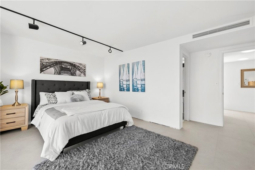 601 Lido Park Drive Building is the ultimate in elegance. This - photo 17