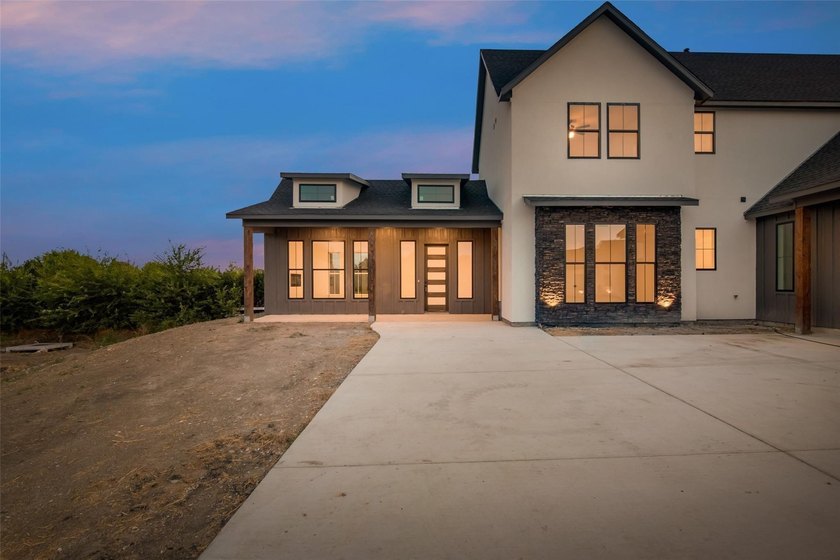 ASSUMABLE VA LOAN AVAILABLE! Buyers do not have to be veterans - photo 5