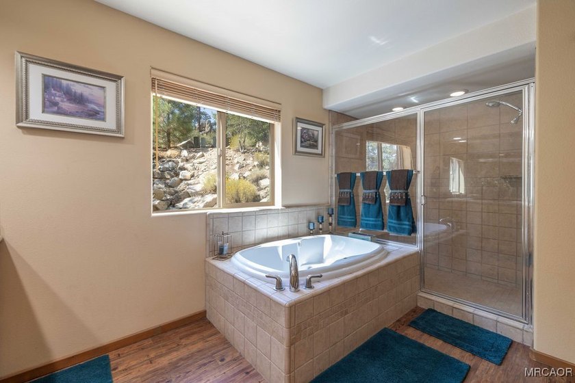 Beautiful Log-Style Mountain Home in prime Castle Glen Big Bear - photo 24