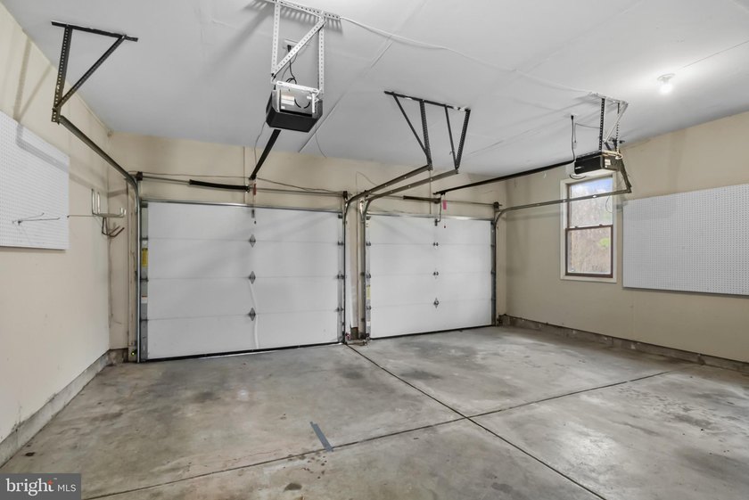 Nestled in the highly desirable Woodleaf subdivision, this - photo 44