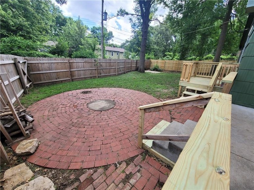 Welcome to your perfect home! This move-in ready true ranch has - photo 22