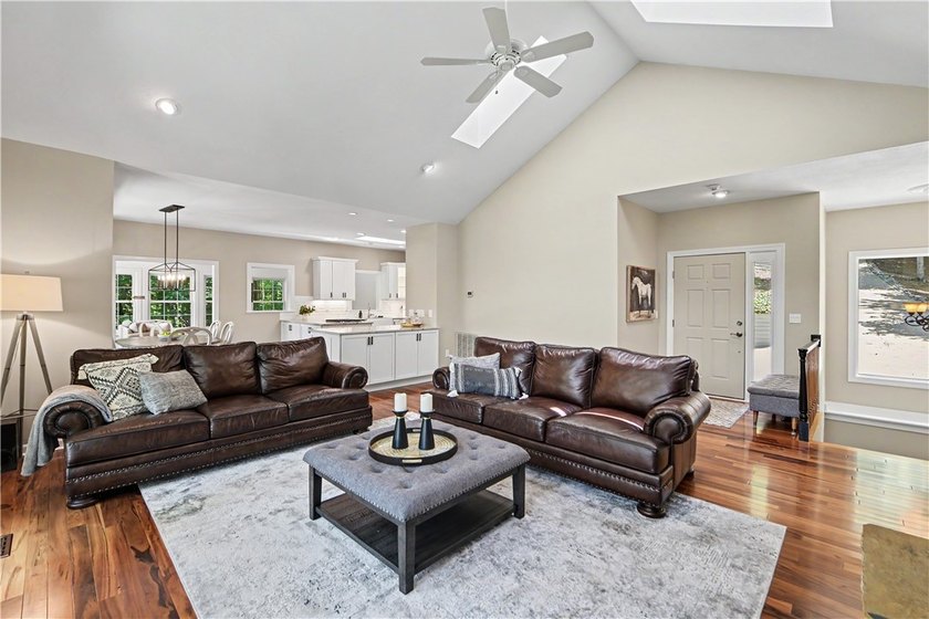 Experience The Keowee Life at 22 Mizzen Lane in Keowee Key, an - photo 15