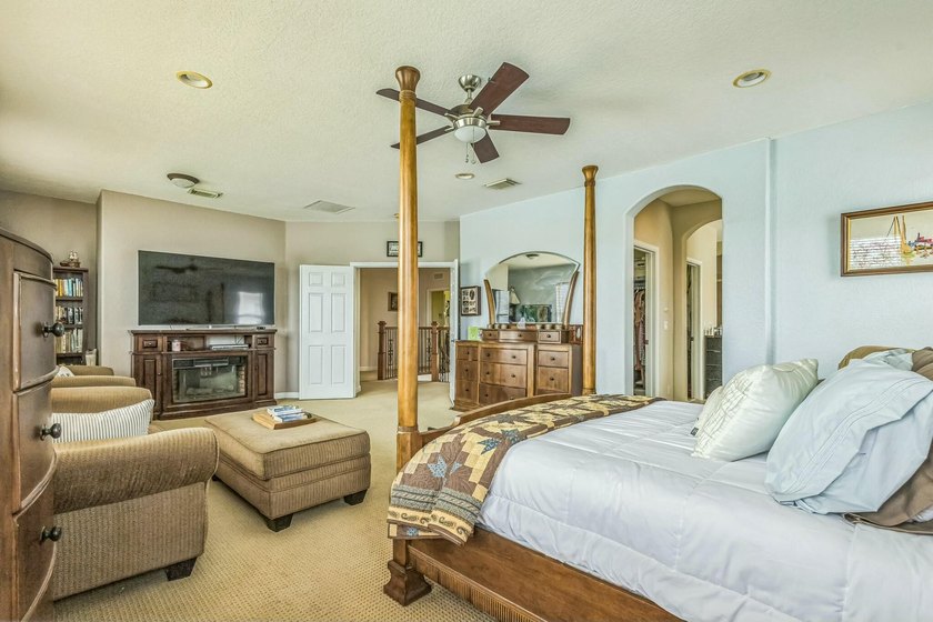 MOTIVATED SELLER! Rare opportunity to own the only 6-bedroom - photo 19