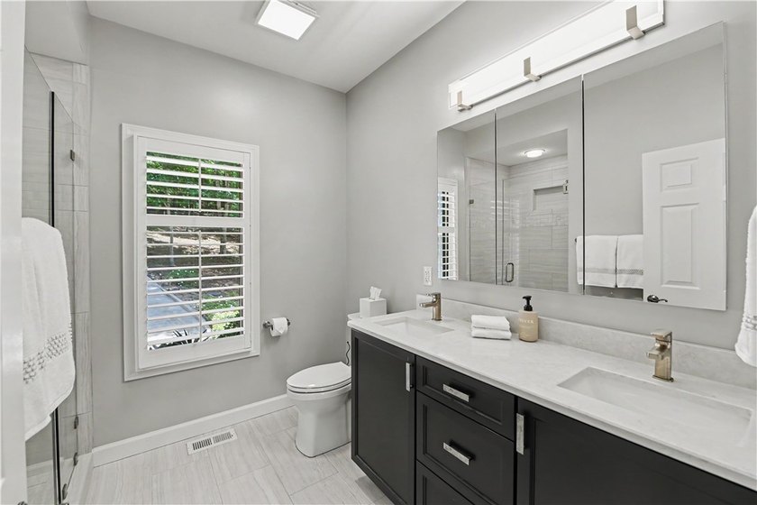 Experience The Keowee Life at 22 Mizzen Lane in Keowee Key, an - photo 33