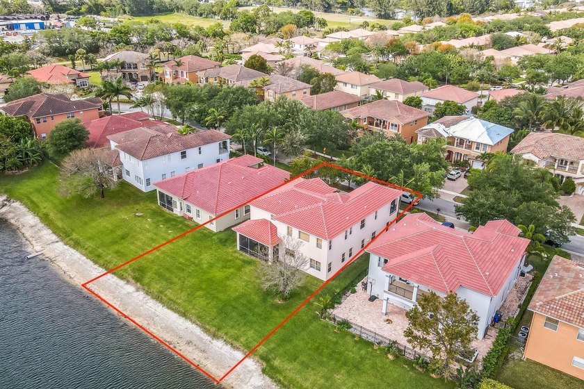 MOTIVATED SELLER! Rare opportunity to own the only 6-bedroom - photo 38