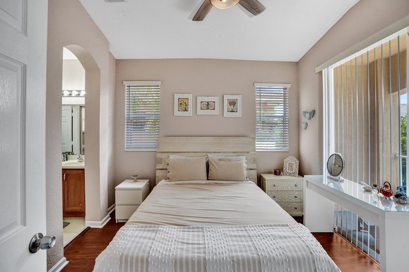 Motivated seller! This move-in-ready 2-bedroom, 2-bath townhome - photo 9