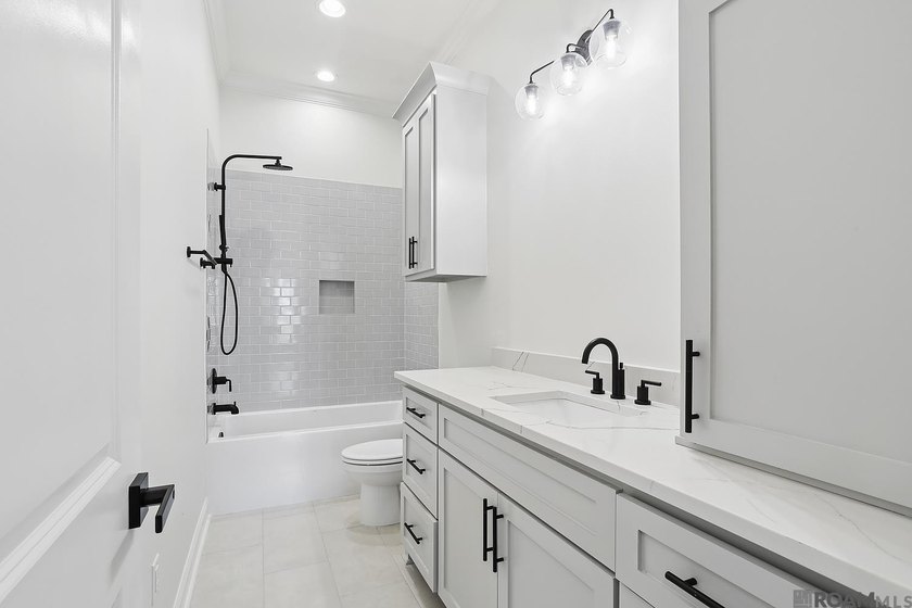 Welcome to this beautifully designed 4-bedroom, 3-bath home in - photo 9