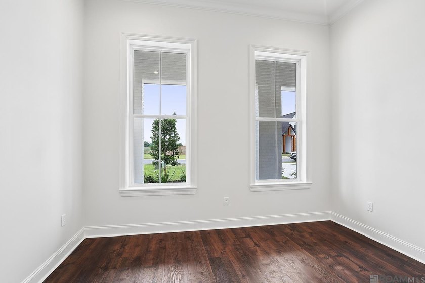 Welcome to this beautifully designed 4-bedroom, 3-bath home in - photo 10