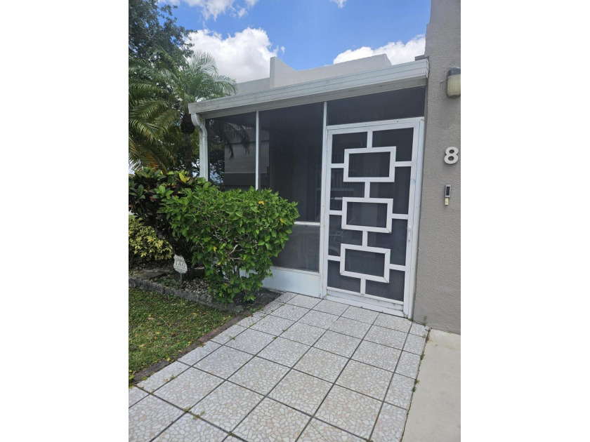REDUCED! READY TO SELL! BESTLOCATION!! Corner unit w/garage on - photo 3