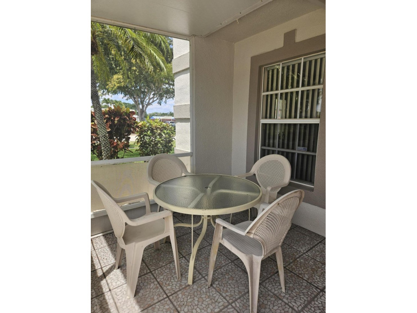 REDUCED! READY TO SELL! BESTLOCATION!! Corner unit w/garage on - photo 4