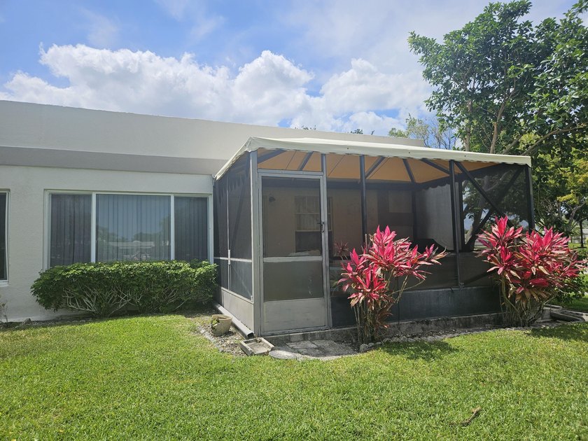 REDUCED! READY TO SELL! BESTLOCATION!! Corner unit w/garage on - photo 10