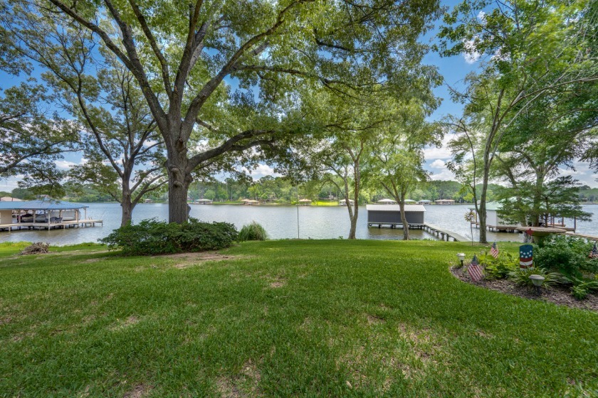 Lake Palestine Waterfront Retreat | 200' of Shoreline &amp; Boathouse - photo 33