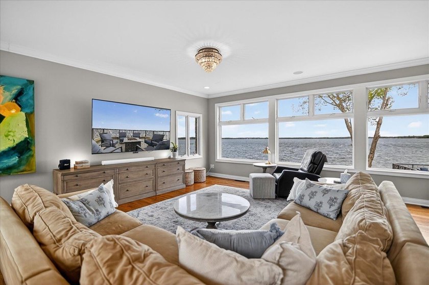 THIS is the lake house you have been looking for! Panoramic - photo 11