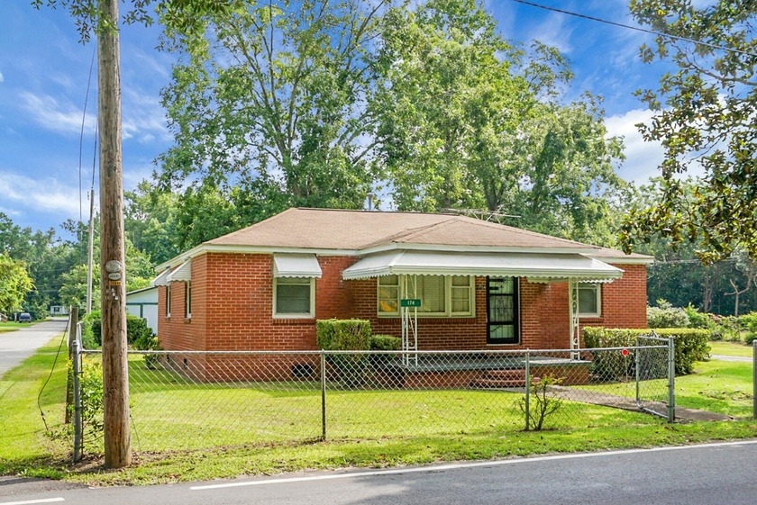 Here's your chance to own a beautiful brick home on a spacious - photo 3