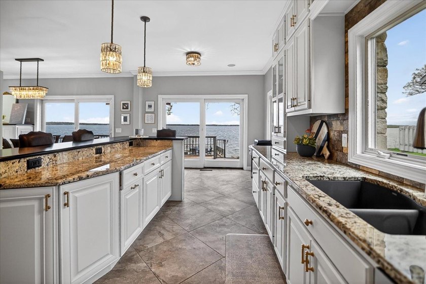 THIS is the lake house you have been looking for! Panoramic - photo 18