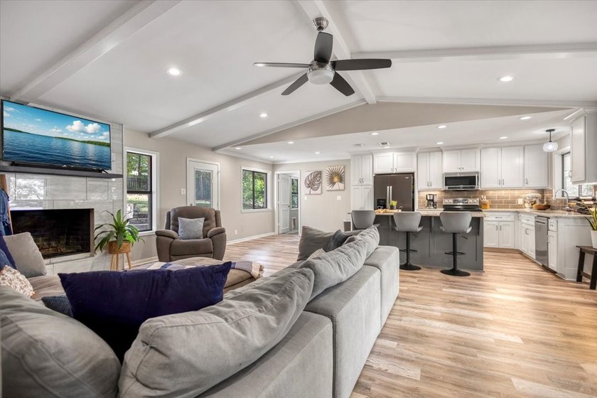 Welcome to a lake view haven where four bedrooms, three baths - photo 6