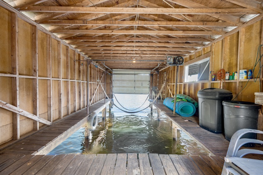 Lake Palestine Waterfront Retreat | 200' of Shoreline &amp; Boathouse - photo 40