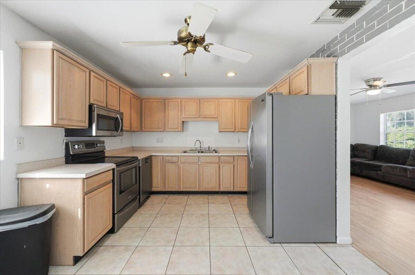 Welcome to 1408 New Jersey Road, a 2-bedroom, 1-bath home - photo 24