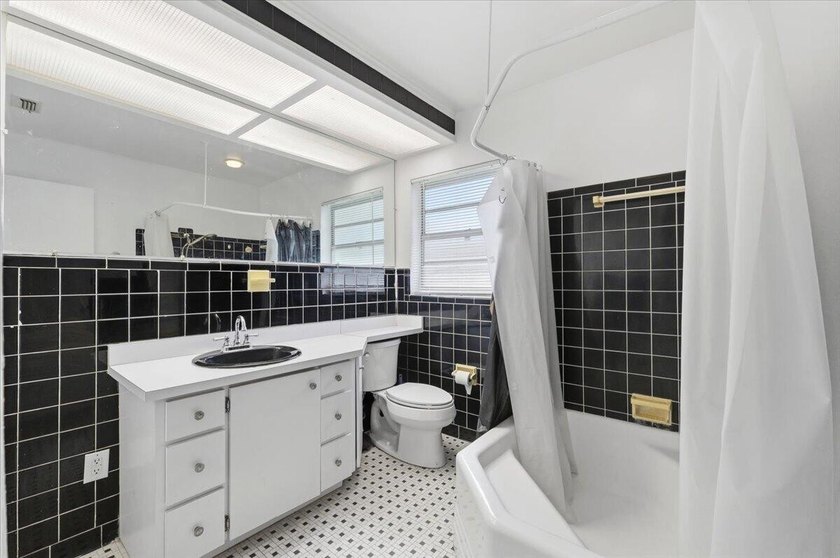 Welcome to 1408 New Jersey Road, a 2-bedroom, 1-bath home - photo 33