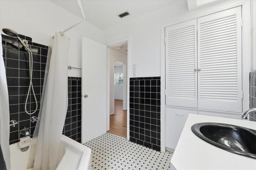 Welcome to 1408 New Jersey Road, a 2-bedroom, 1-bath home - photo 34