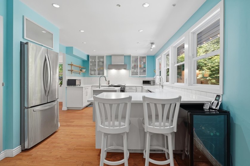 Welcome to this beautifully renovated home in the heart of Ocean - photo 14