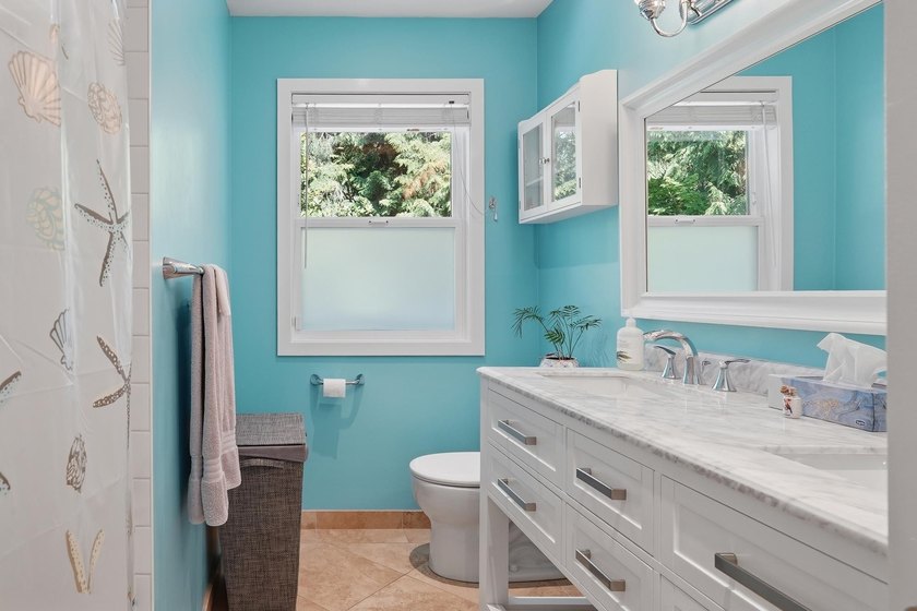 Welcome to this beautifully renovated home in the heart of Ocean - photo 31