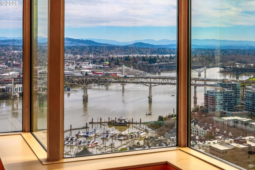 On the 24th floor of Fountain Plaza, this stunning residence - photo 11