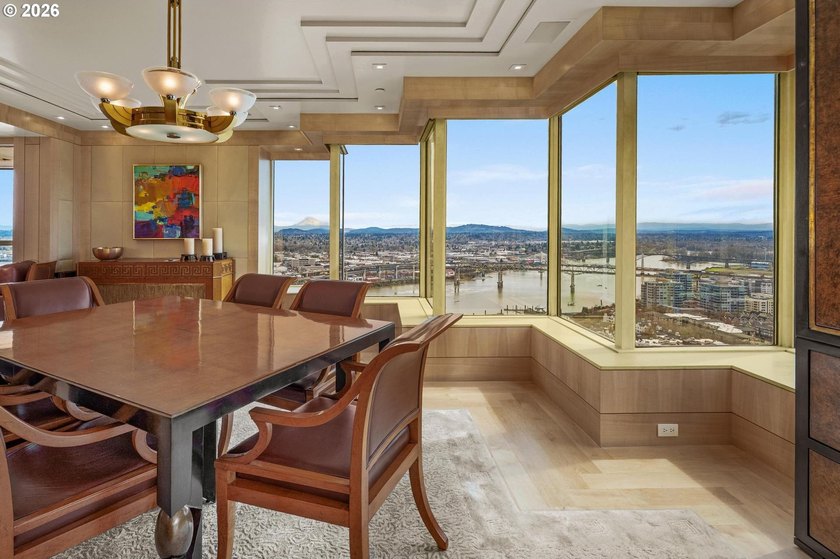 On the 24th floor of Fountain Plaza, this stunning residence - photo 12