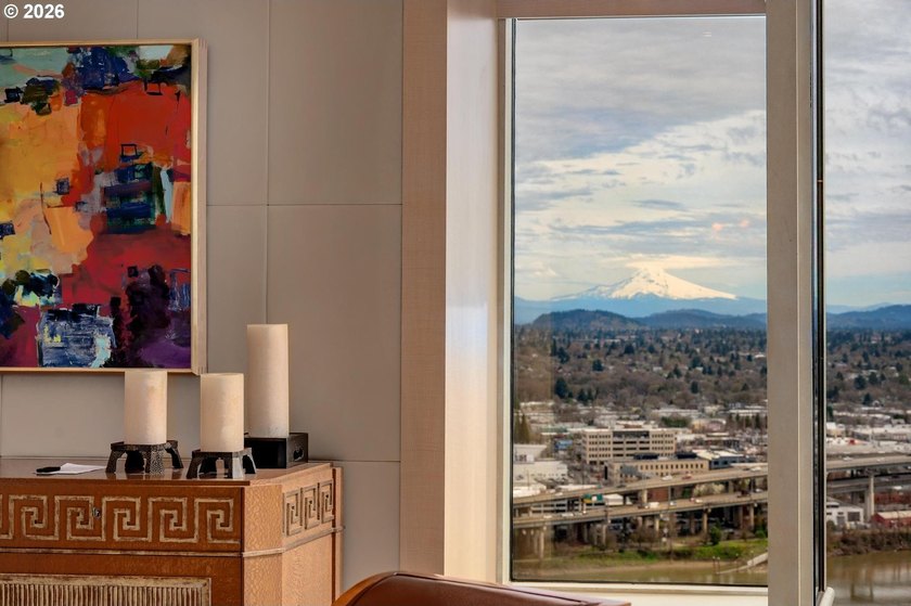 On the 24th floor of Fountain Plaza, this stunning residence - photo 13