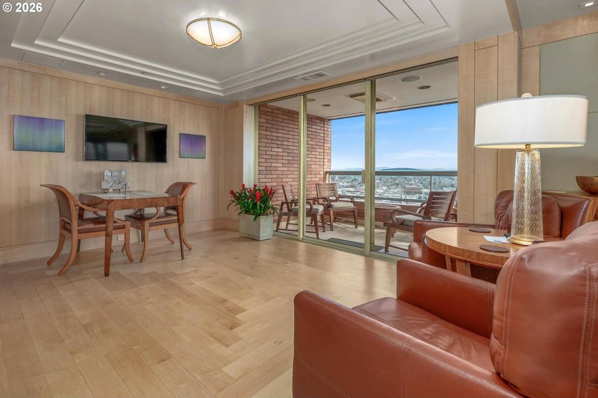 On the 24th floor of Fountain Plaza, this stunning residence - photo 16