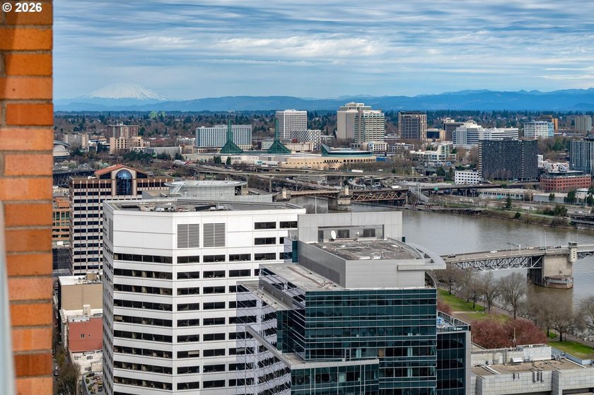 On the 24th floor of Fountain Plaza, this stunning residence - photo 21